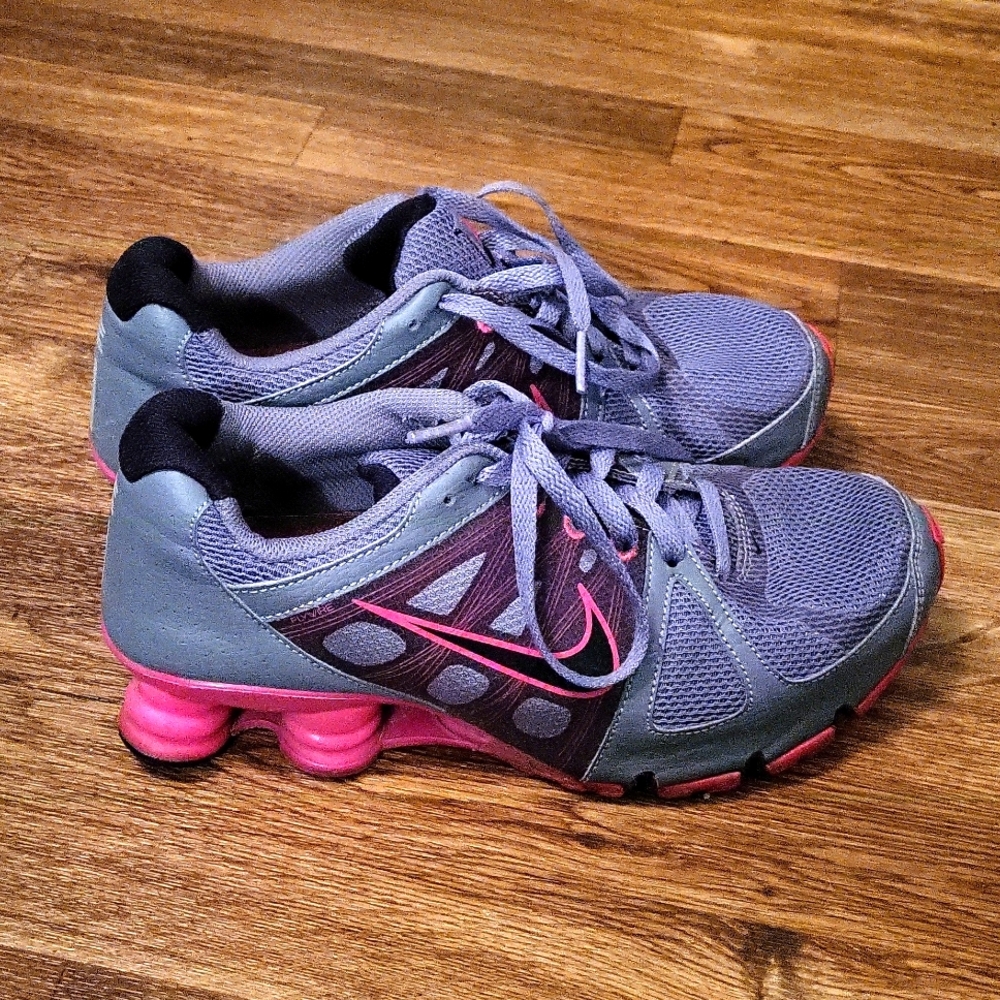 Women's athletic sneakers